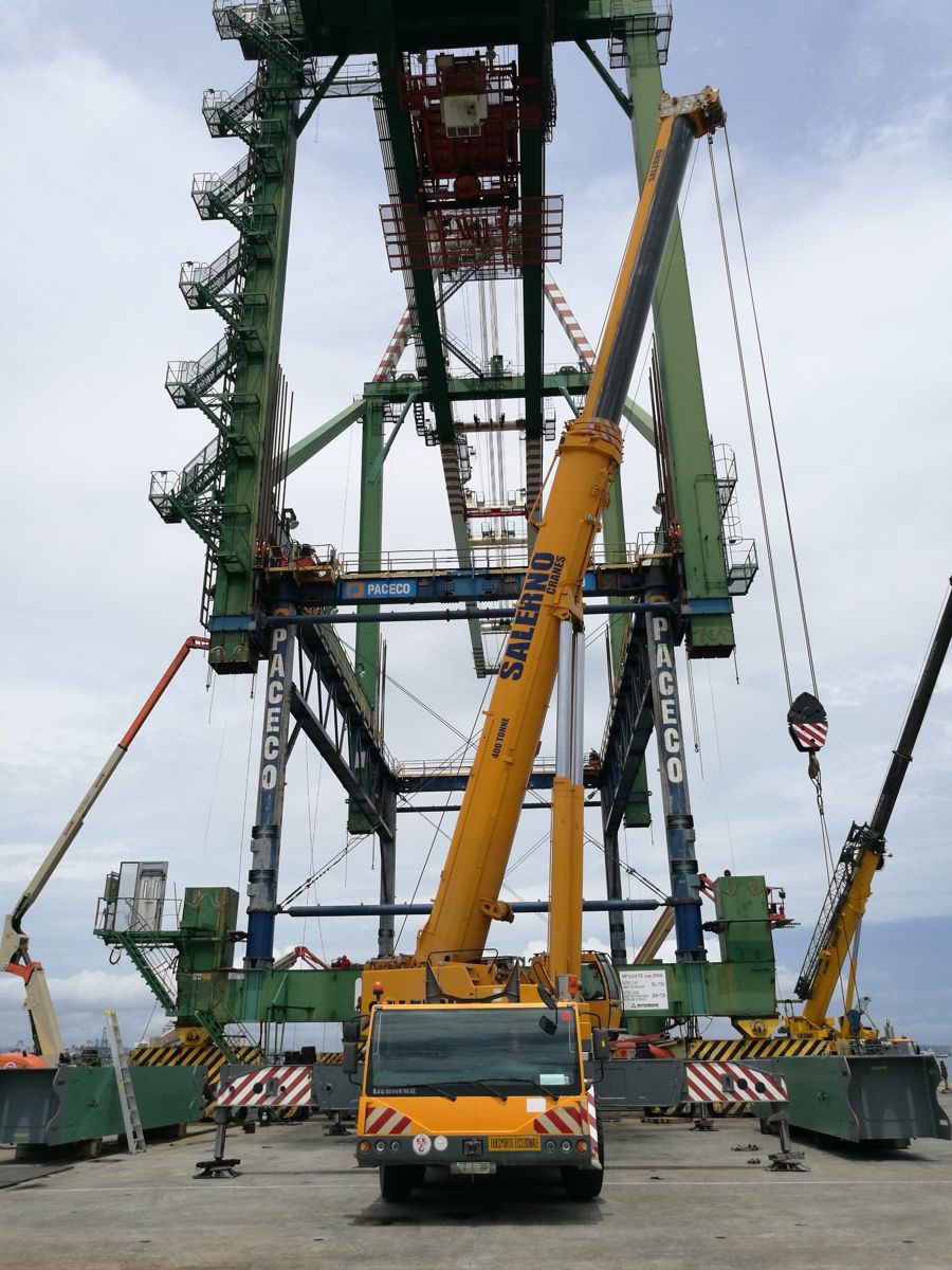 STS Mitsubishi sobre las vigas de gateo de PACECO durante el recrecido